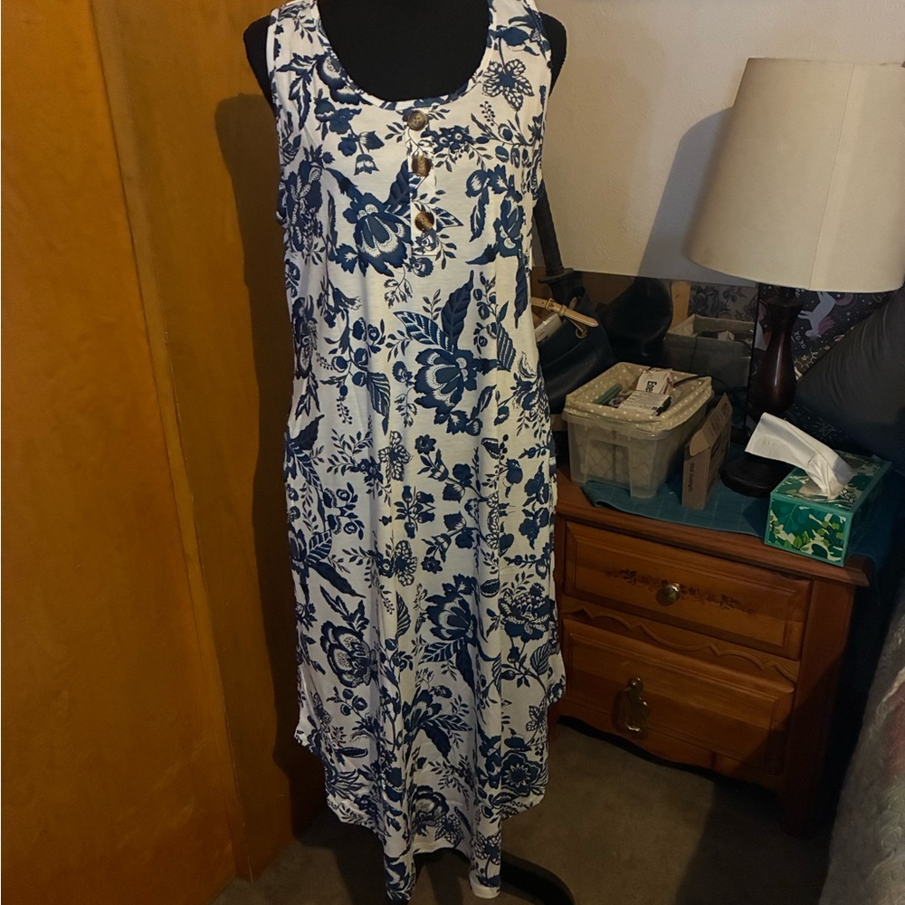 Brand New💙🤍Floral Blue and White Sleeveless Dress